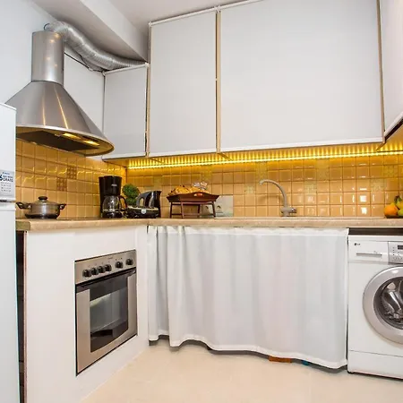 Marina's Cozy House Is Located In A Quiet Neighborhood In Rhodos Center. Σπίτι διακοπών *