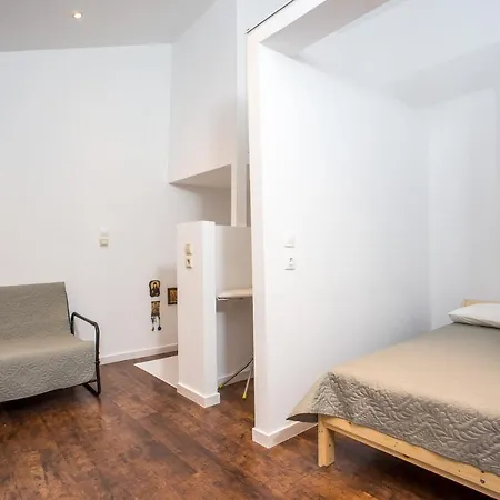 Marina's Cozy House Is Located In A Quiet Neighborhood In Rhodos Center. Rhodes City