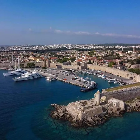 Marina's Cozy House Is Located In A Quiet Neighborhood In Rhodos Center. Σπίτι διακοπών *